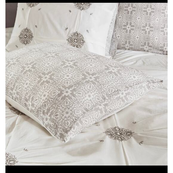 Madison Park Edna 4-Pc. Duvet Set 4-pc. Medallion Reversible Duvet Cover Set - Picture 7 of 10